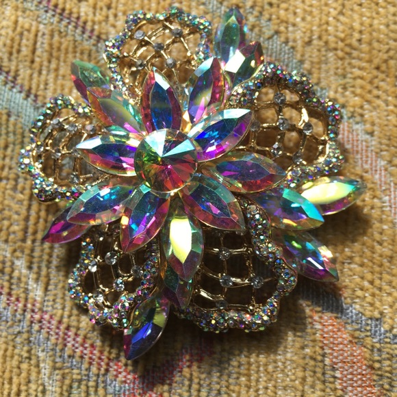 AURORA BOREALIS RHINESTONE GOLD TONE PIN BROOCH - Picture 5 of 10
